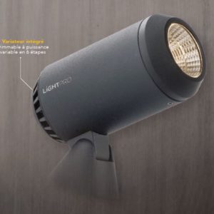 Spot de lumière pour éclairage extérieur du balcon ou du jardin à Gex. Par votre paysagiste